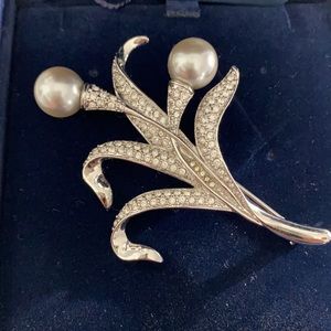 Swarovski Pearl Pin